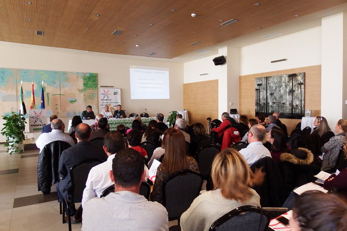 educacionEXT's tweet photo. La consejera de #EducaciónyEmpleo, @EstherGMoran, asiste a la clausura del  XVI Encuentro Regional de Asociaciones de Madres y Padres de Alumnos @freapa_cp, en #GarrovillasdeAlconétar. https://t.co/hSe1czN9mP