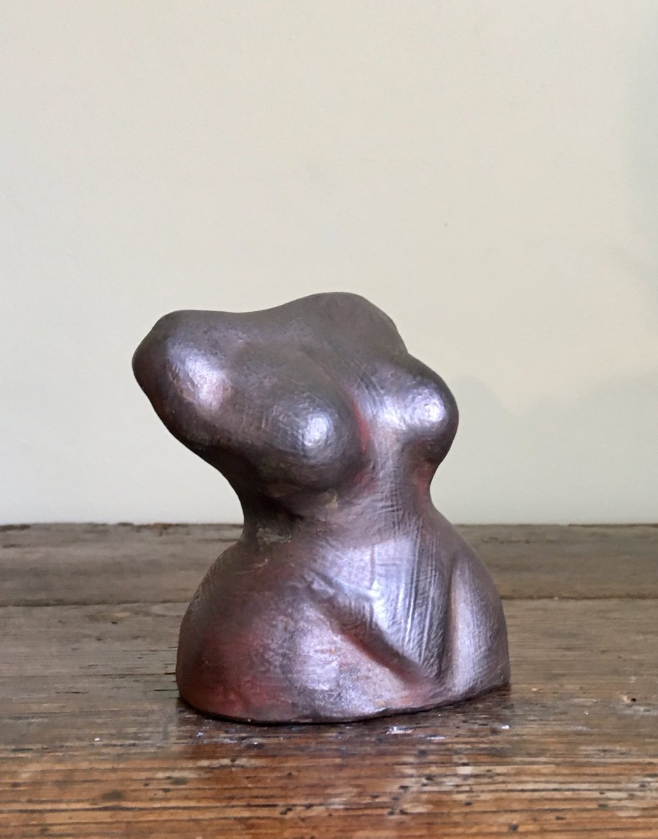 NinekeHavinga's tweet photo. 'Venus'  https://t.co/IlLrDJaykg
This is a sculpture cast in Jesmonite, an acrylic-modified gypsum composite, which feels heavy and solid. The figure is finished with metal powders, varnishes, and earth pigments with an absolutely beautiful result. #sculpture #art #nude #woman https://t.co/yF3bcZBvXq