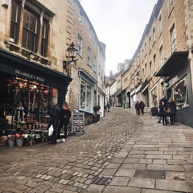 OlivettInterior's tweet photo. Frome looking 👌🏻. I forgot to post this picture from our visit here a few weeks ago. We spent the day exploring coffee, interiors &amp; book shops (heaven) as well as  @brambleandwild which was floristry goals🙌🏻🌷 https://t.co/tfbHSHj1XX https://t.co/D3BXRqOjO8
