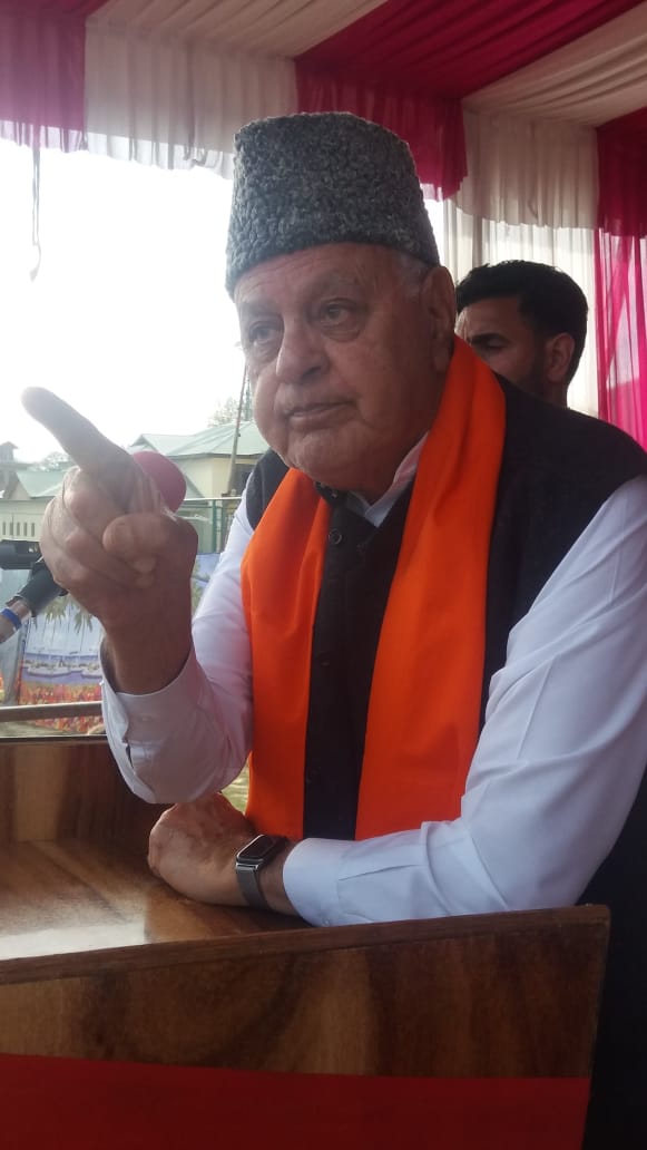 JKNC_'s tweet photo. Continuing its public outreach, Party President and Srinagar LS candidate Dr. Farooq Abdullah addressed an election campaign rally at Rajbagh, Srinagar today. Vice President Omar Abdullah, GS Sagar Sb, PP @nasirsogami, party functionaries also present. #JKNC #OnlyHal #HalhiHalHai https://t.co/cgQsZVzsUI