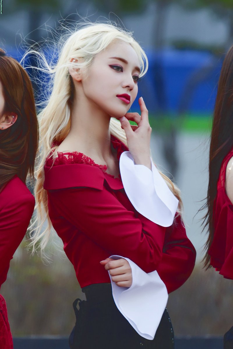 Todaysmoonlight's tweet photo. 190331 미니팬미팅 이달의 소녀 진솔

#LOONA #이달의소녀 #진솔 #Jinsoul https://t.co/Y7YbQzLhp6