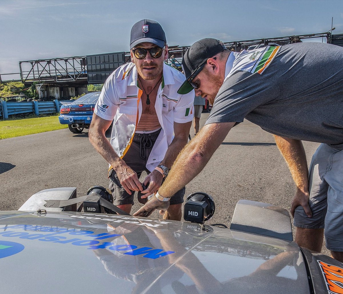 pyero33's tweet photo. #TrowbackSunday Michael Fassbender, #TommyByrne and Team Ireland at Nelson Ledges at Road Course, Garrettsville Ohio. Champ Camp Endurance - race. June July 30/1 2018 Photo by Todd Bolin (FB) 📸❤️
#ChampCarUsa #Racing
#MichaelFassbender and #TeamIreland https://t.co/76g5FzuK3L