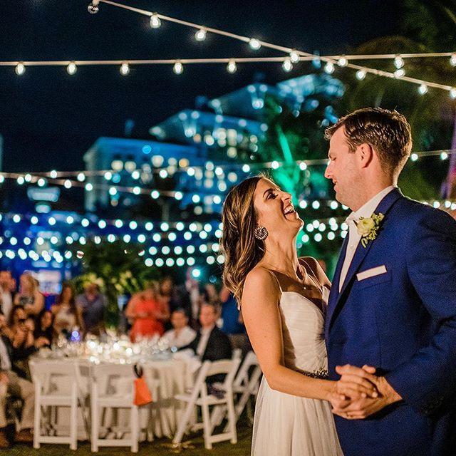 adammasonx's tweet photo. ✈️Off to Indianapolis but missing these warm first dance vibes in The Bahamas with @cobaltchronicles and @pointswithq. ⠀
⠀
•⠀
•⠀
See more of our work:⠀
https://t.co/VDtfU6fPr5⠀
#MasonPhotography #MPCouples⠀ https://t.co/jbxU8sQ5gj https://t.co/RGTBSA0GOH