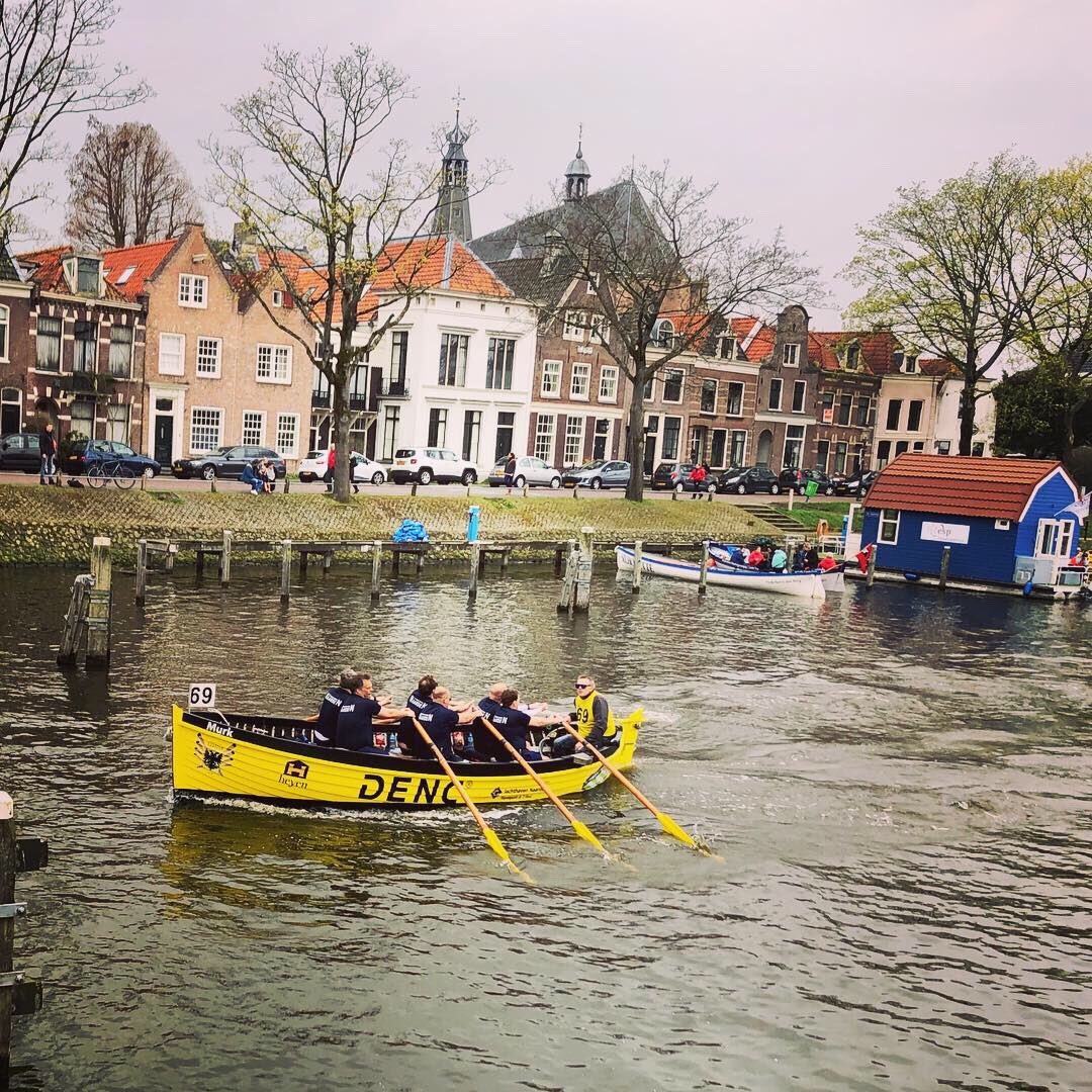 AchterTNet's tweet photo. Nieuwe uitzending vanuit het @vodvrace Vechten op de Vecht sloeproeievent #Weesp. En ook Miranda &amp; Romy Noa Pos van ritmisch gymnastiekclub GTVH Plus Gig-roeivereniging KHRV uit Huizen, Badmintonclub ‘t Gooi en Arjan Ribbe ivm campagne #SportZonVeilig Straks 17-18u NH Gooi Radio! https://t.co/vMeQwMkaRq