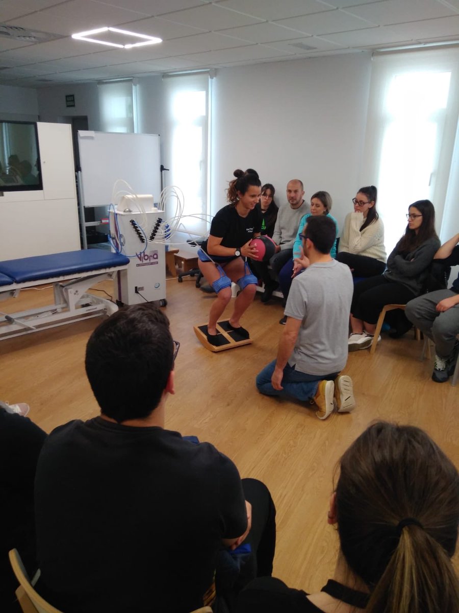 vcnef_2019's tweet photo. Ponemos fin al taller de @serortigueira  en @centrocefine !
Una vez más gracias por dejarnos realizar ahí los dos talleres 😊
#VCNEF2019 https://t.co/Zn4J9pidaE