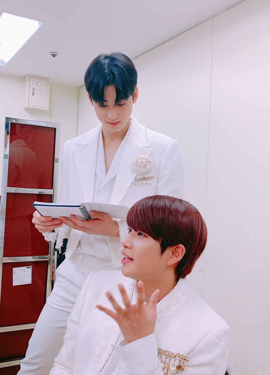 myungjunarchive's tweet photo. — 190407
   © astro japan twitter update

#엠제이 › #아스트로 › #Venus › #花咲ケミライ ˎˊ˗ https://t.co/Kzk4Da4VS2