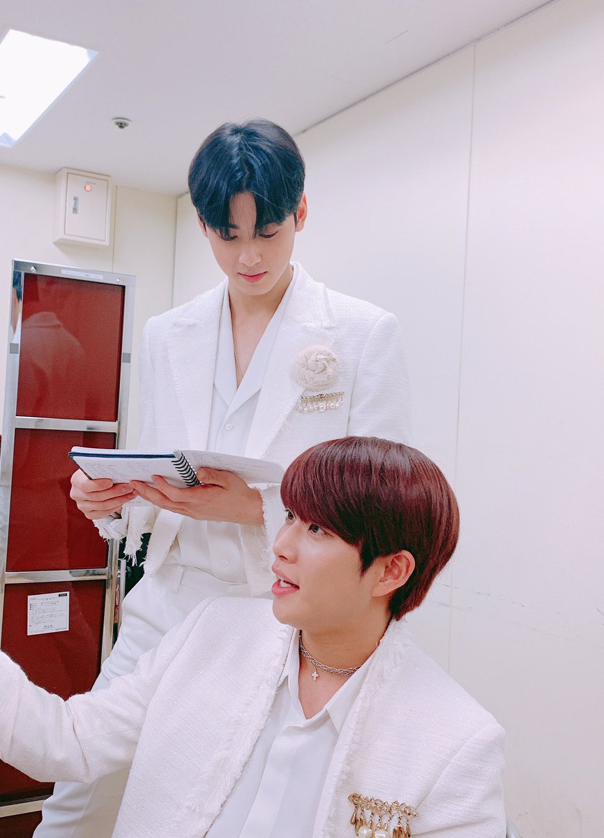 myungjunarchive's tweet photo. — 190407
   © astro japan twitter update

#엠제이 › #아스트로 › #Venus › #花咲ケミライ ˎˊ˗ https://t.co/Kzk4Da4VS2