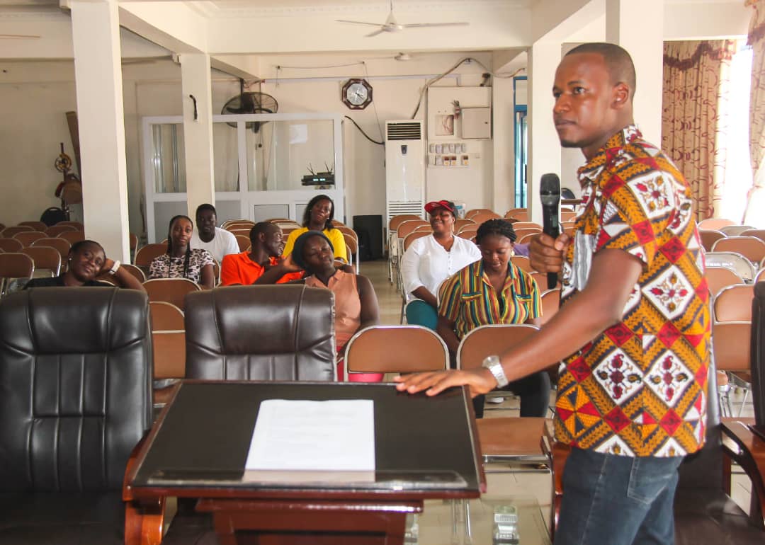 UmaruSanda's tweet photo. Got invited by ICGC Shepherd Temple at Tetegu Junction to train their announcers and media team.
It felt awkward at first, that me, the son of an Imam was doing that but I got over it.
If you want training for your team, get in touch #MotivateThem #CommunityChild #AllahuWaahid https://t.co/RJN18wiVfR