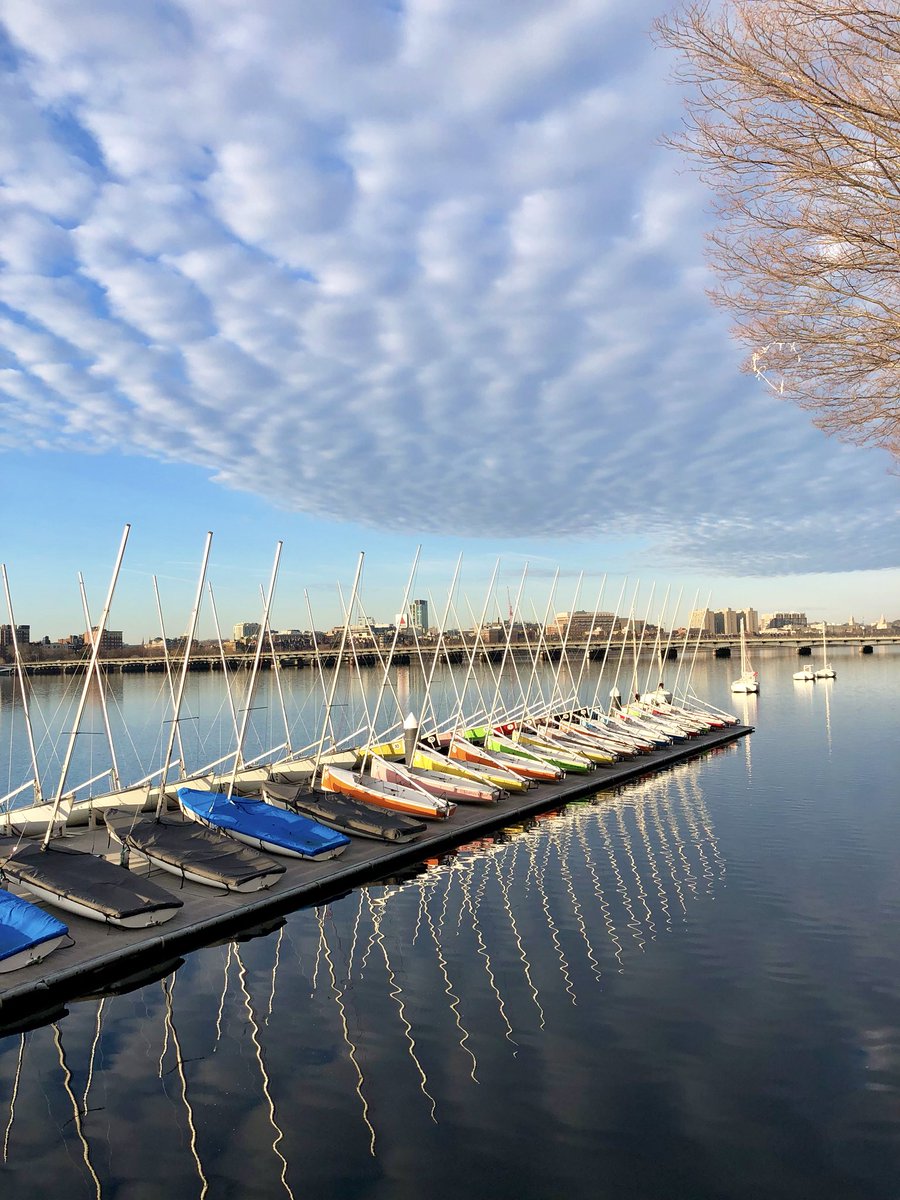 Emjay1028's tweet photo. It’s a not-so-minor miracle I was able to get up &amp; out so early today! What an amazing morning! 🙌🏻 #Boston #ViewFromMorningRun #LongRunDay #SundayRunday #MJRunsOnSunshine #AndSpringtime #AndDunks https://t.co/vBTHu50jjs