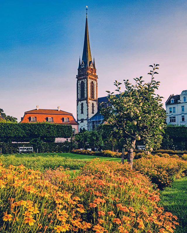 BembelFotograf1's tweet photo. Prinz-Georg-Garten Darmstadt 🌄⛪
_______
#darmstadt #igersdarmstadt #igdarmstadt #prinzgeorggarten #südhessen #hessenpics #hessentourismus #darmstadtcity #darmstadtliebe #hessenblog #fotoblog #nikondeutschland #exploregermany #germanyexplorer #städtet… https://t.co/RWt7znUXfi https://t.co/uxhmTPRsJQ