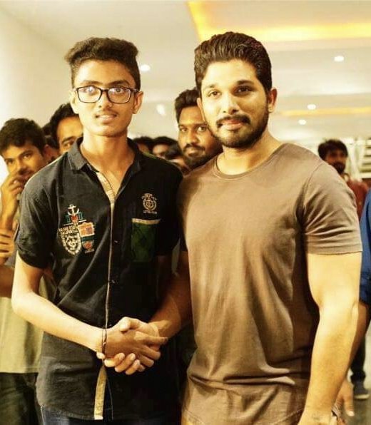 RVarunReddy04's tweet photo. #HBDAlluArjun Happy Birthday @alluarjun Annaya ..no words to say Im jzt Madly Addicted To U ❤🙏 https://t.co/fvq0FhJXeJ
