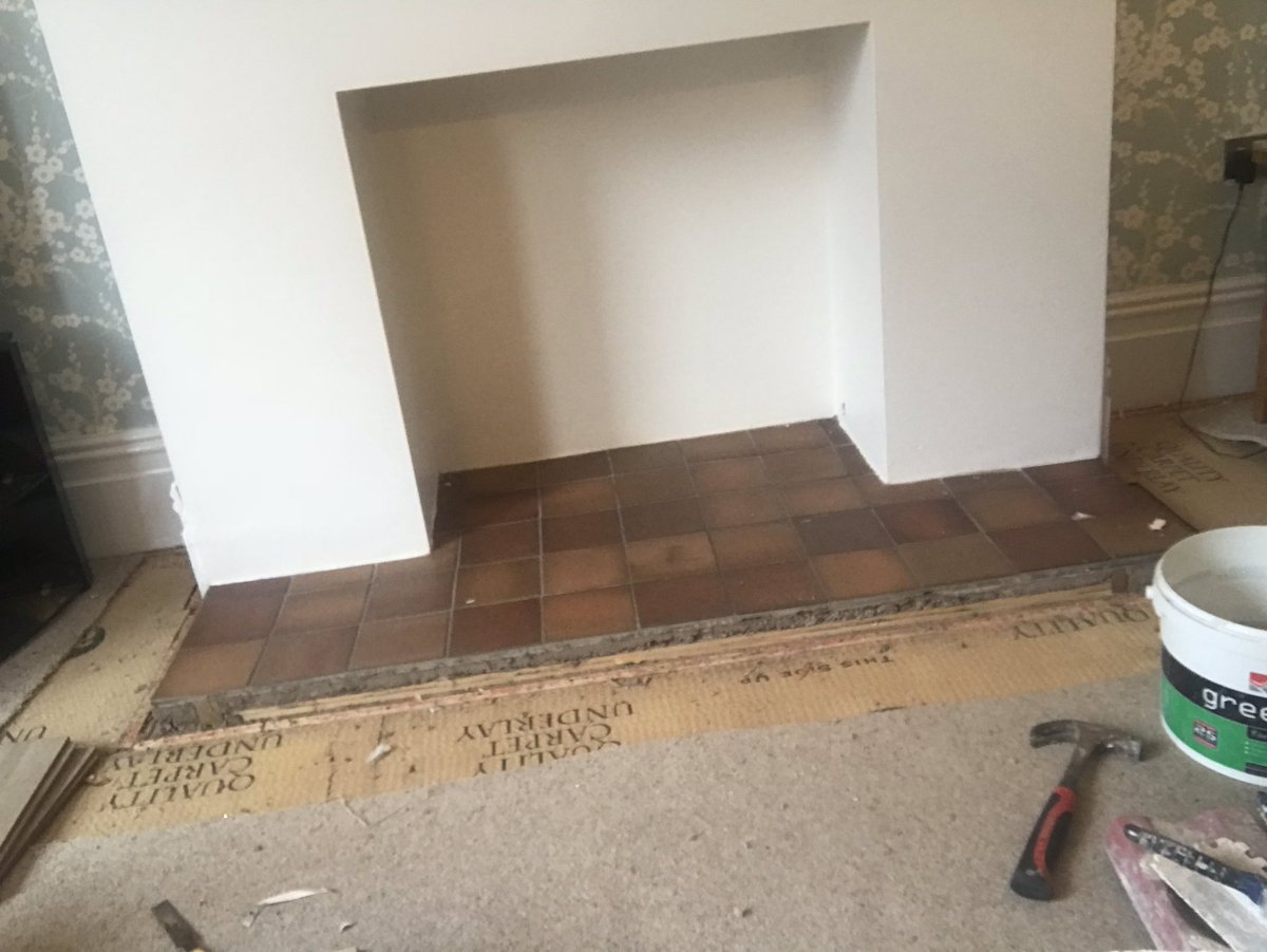 wall_pc's tweet image. Nice little Sunday job. 
Beige God 3000 @tilemasteradhes grout.