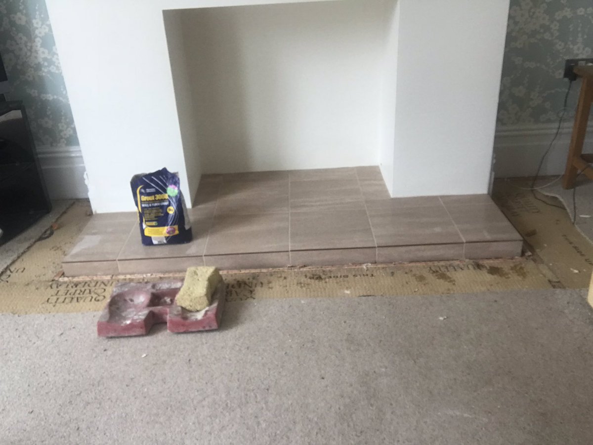 wall_pc's tweet image. Nice little Sunday job. 
Beige God 3000 @tilemasteradhes grout.