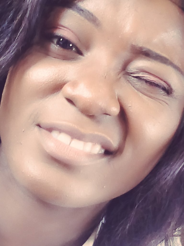 Bluecee3's tweet image. He who say that nothing lasts forever has never tried Hausa perfume... LEMME coma be going 💃💃💃