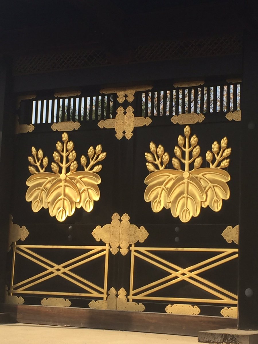 ( T_T)＼(^-^ )何⁇これ、古い五三の桐と梵字の特大の鈴です。 T_T)＼(^-^ )何⁇これ、古い五三の桐と梵字の特大の鈴です。 T_T