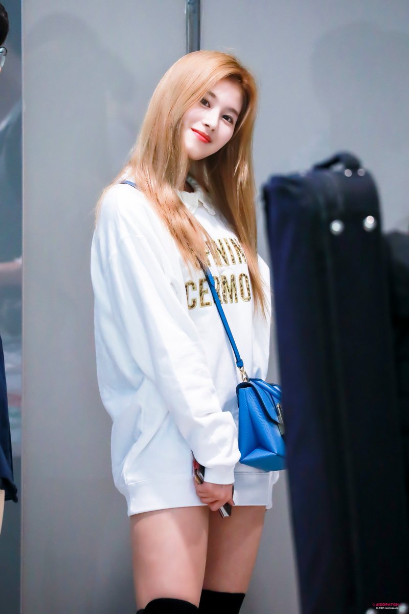 jizopatch's tweet photo. 190405 인천 출국 
#TWICE⁠ ⁠ #트와이스⁠ #Sana #사나 #湊﨑紗夏
(@JYPETWICE ) https://t.co/pMKbykOi0Z