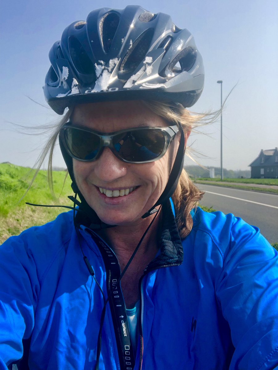 siobhanmckelvey's tweet image. Enjoyed a beautiful ☀️morning cycling 🚴‍♀️ on #asphalt #roads and #cyclepaths recently maintained and perfect 👌 for good safe cycling! 😁@asphalteu @eurobitume @ERFbrussels @eapa_org