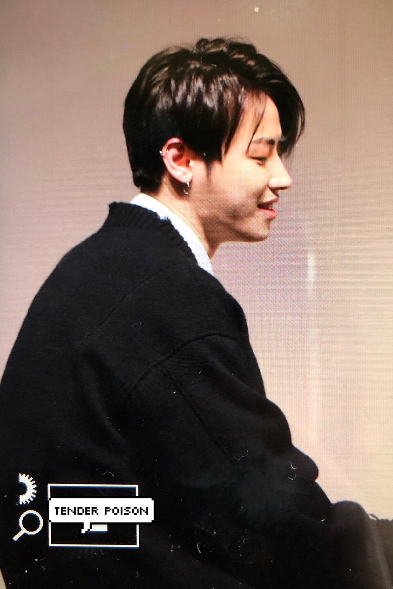 TenderPoison409's tweet photo. 190407 팬싸 #BLOCKB #블락비 #블락비바스타즈 #유권 #김유권 #ukwon https://t.co/4ULlShoQYI