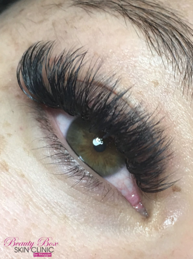 BeautyBoxMaggie's tweet photo. We offer amazing individual Russian volume lashes✨
▪️Full look - £65
▪️Natural look - £55

We have appointments available! Call or text 07424716505 to book yours💋

#lashes #lashextensions #beauty #Essex #perfectlashes #lashgoals https://t.co/FEGLOOdUen