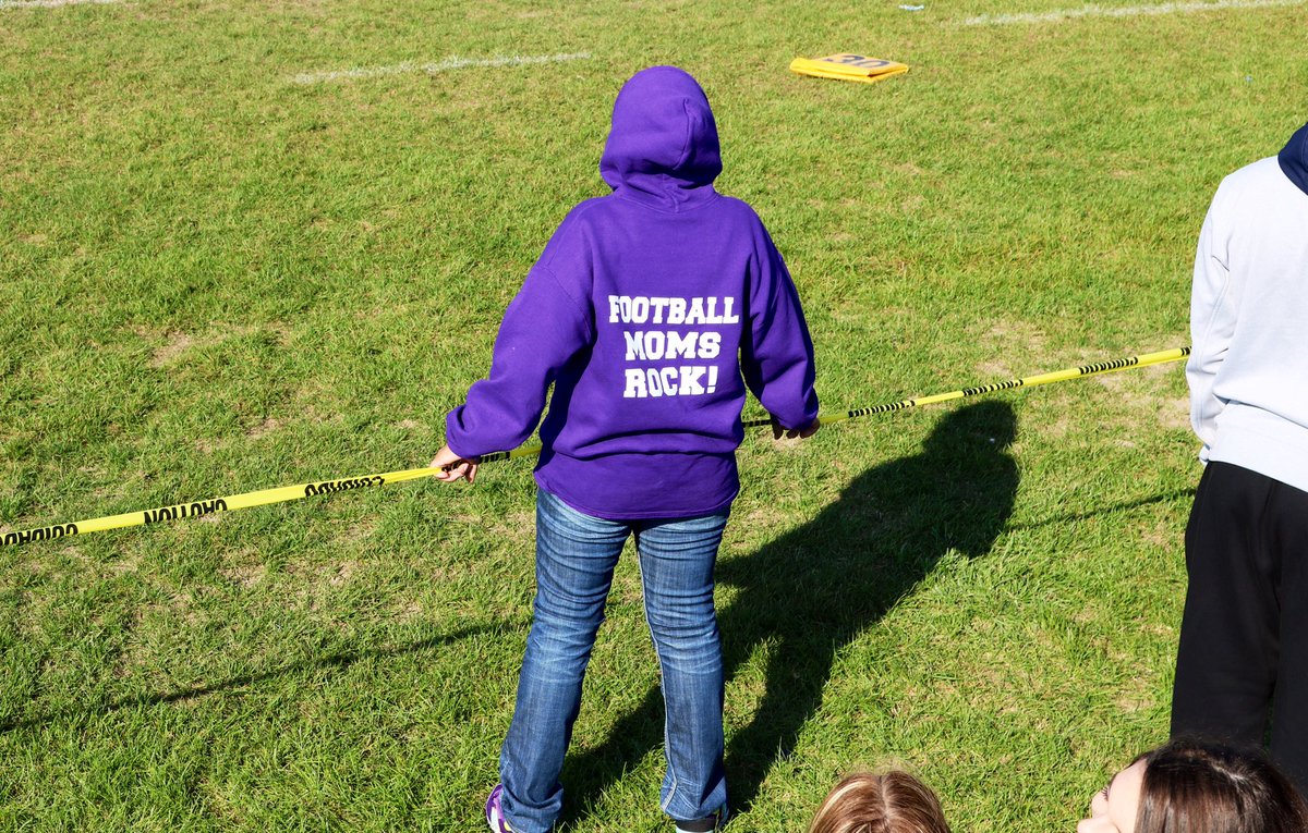 yungLsg's tweet photo. Y’all can have the Final 4, bring on football season 🥰 #FootballMomsRock #MommaYoungRocks #HappySunday https://t.co/5NmyRmrYWi