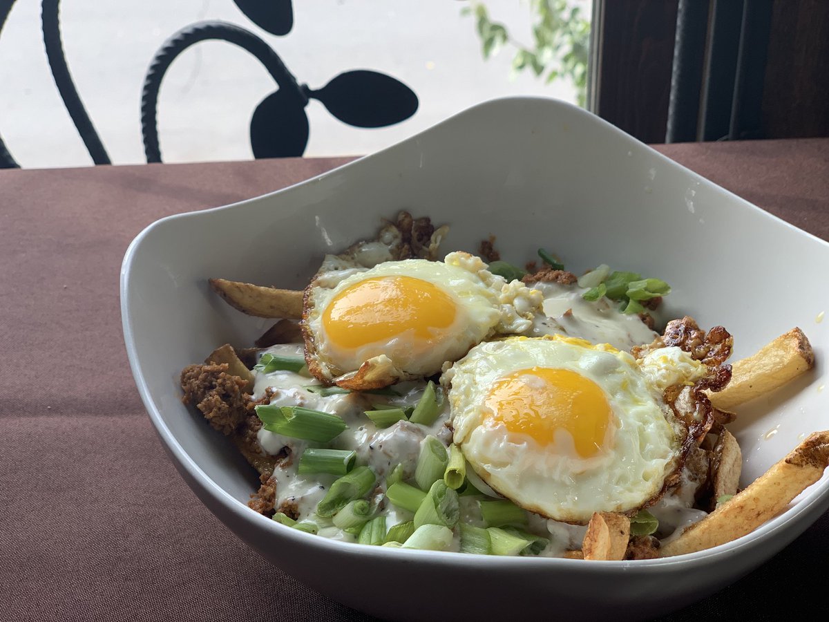 treehouseCLE's tweet image. Our PATIO ☀️ and our Hangover Bowl is waiting for you 🍳 Fries, eggs, chorizo, pepper gravy 🤤 Brunch served till 3pm 🥓🥞