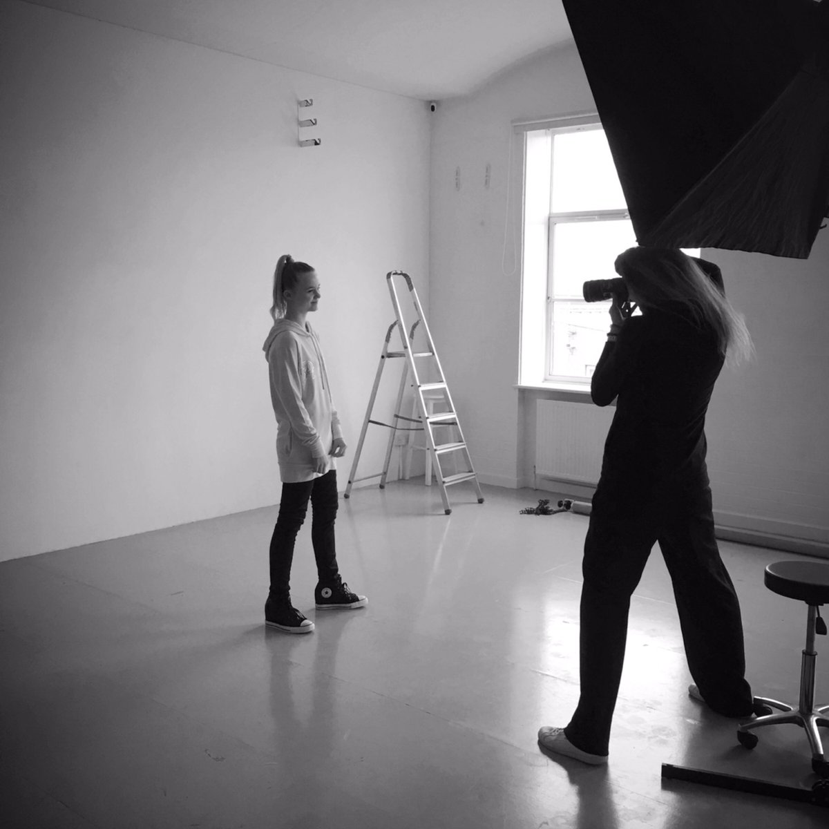 missyxxx99's tweet photo. Early morning #photoshoot for Cassie with the amazing @StormeSabine for @SignatureMdls head shot updates, great fun as always thank you #model #actor #headshot #teenmodel https://t.co/ytfLigQemj