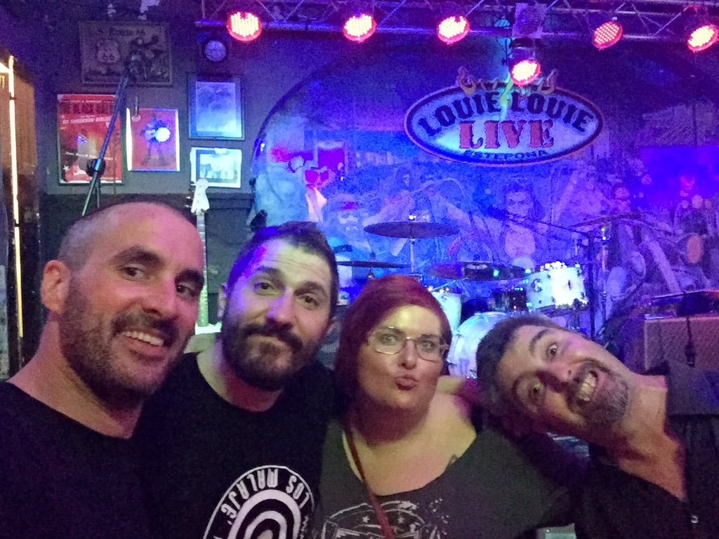 HayleeRoebuck's tweet photo. ¡Qué noche! 🙌🏻🙌🏻🙌🏻

@LosBrazos nunca dejan de sorprenderme, vuelven más fuerte cada vez que los veo y fueron increíbles x 10 anoche. 🤘🏻🔥 

Mi corazón y alma está feliz hoy y me amo estos locos tanto........

¡No puedo esperar a Madrid! 😍🤣❤️

Love you!!!!! 😘😘😘 

#losbrazos https://t.co/AUFKll57Oo