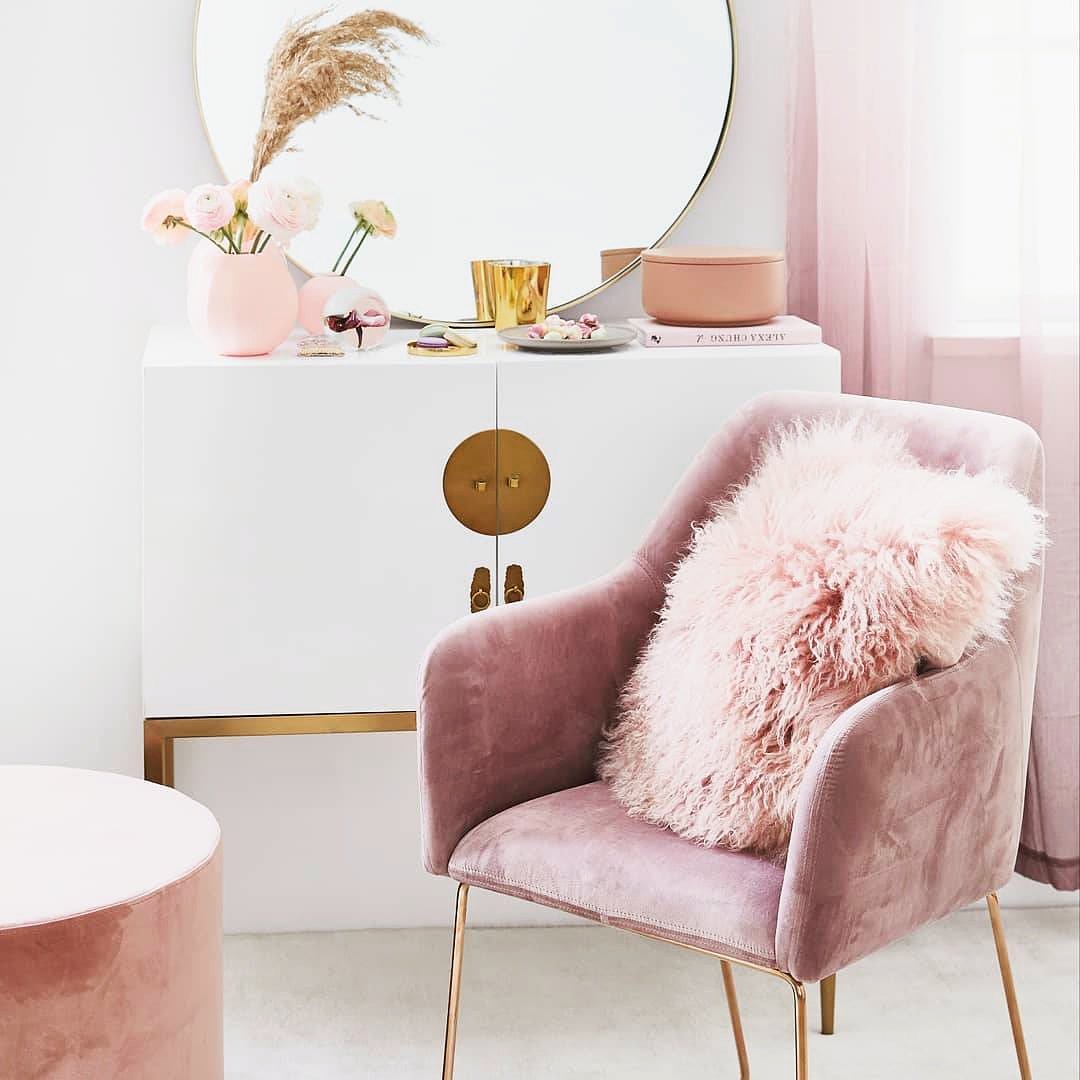 MuCharmOfficial's tweet photo. تابعينا على الانستقرام #MuCharm خيارك لبيت الأحلام 💚

#interiordesign #details #homedecor #mucharmhome 
#مودرن #ديكورات_داخليه #ديكور_مودرن #ديكور_عصري #ديكوريشن #تصميم_داخلي #تفاصيل #مرآة #حمام #السعودية🇸🇦 https://t.co/QJKCeFSBHL