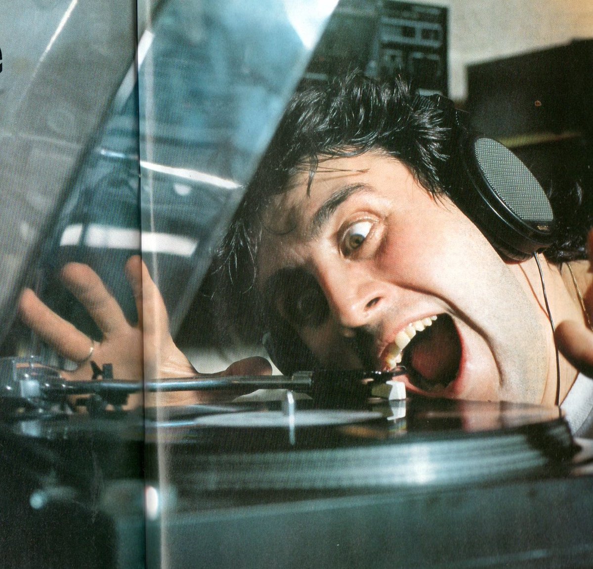 geebeedeeone's tweet image. Voici 30 ans dans BEST GBD s’immergeait dans l’Acid-House qui allait secouer London town avant d’exporter cette musique électronique. Rencontre avec S-Express, Coldcut, Beatmasters, Bomb the Bass. 
#SExpress #BombtheBass #Coldcut #Yazz #MudClub #AcidHouse

gonzomusic.fr/acid-house-in-…