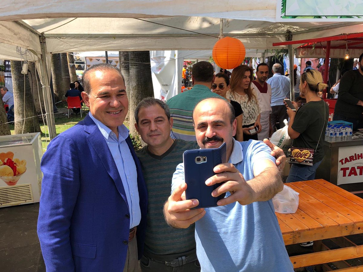 #PortakalÇiçeğiKarnavalı şehrimizin sıcak havasında samimi insanlarının büyük coşkusuyla devam ediyor.