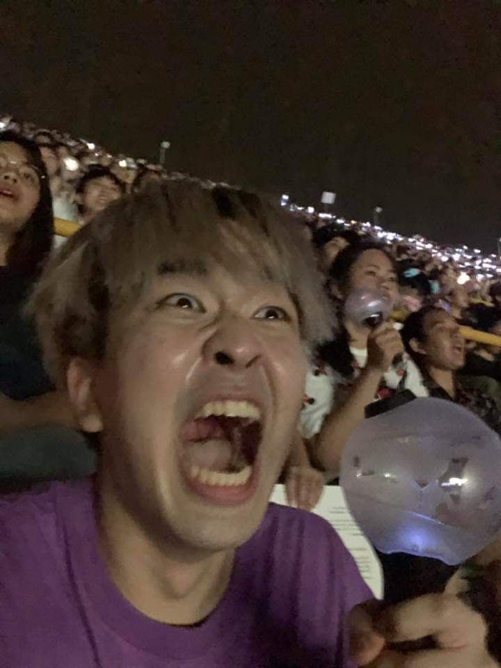 หน้าคิวแทแม่งตื่นเต้นกว่ากูอีก โอ้ยยยย 555555 #BTSinBangkokDay2 #BTSLoveYourSelfinBKK