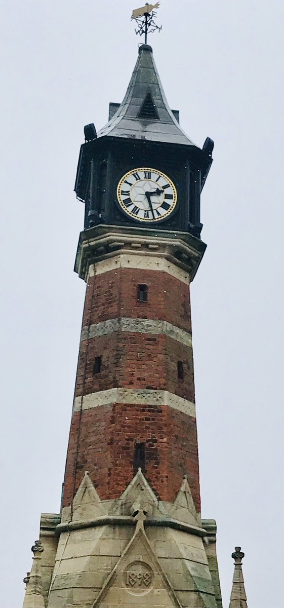 TheComfyChair2's tweet photo. Oh I 💗 the seaside but it’s hammering it down and we are soaked eating our fish and chips 😂 Fun day in Skegness! #soakingsunday #seaair #skegness https://t.co/h01HQEUe1d