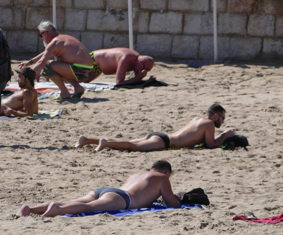andrewcraig747's tweet photo. SITGES SPAIN
#vpl #dickprint #bigballs #bulge #lycra #guysintightshorts #lycrashorts #guysinlycra #manmound #spandex @bulgespy #bulgespy #bulgespotter #bulgealert @escollection @aussieBum #Sitges @addicted_offic https://t.co/PxGN7J8yJh