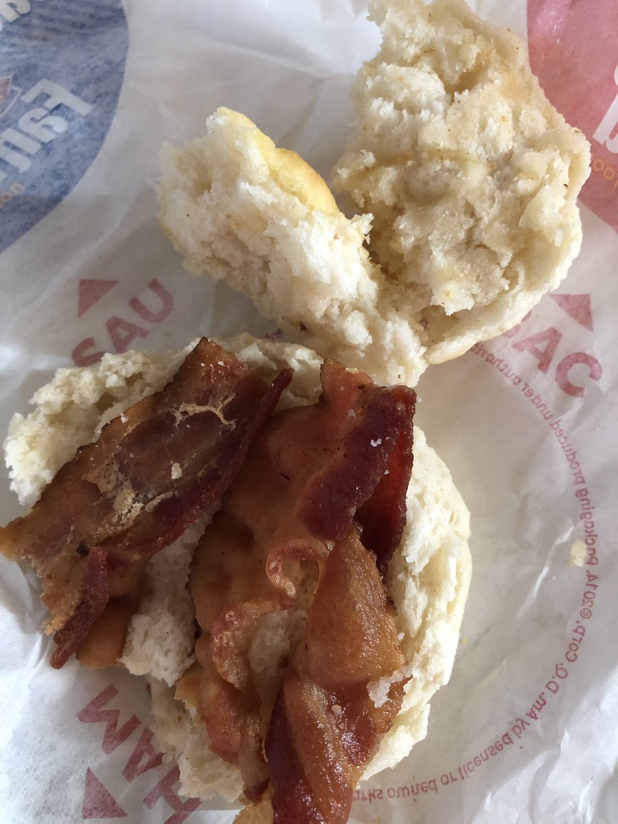 alannafugate's tweet photo. Dear @DairyQueen my bacon+egg+cheese biscuit missing 2 components. Thanks assholes. https://t.co/ZffQzZ2NKo