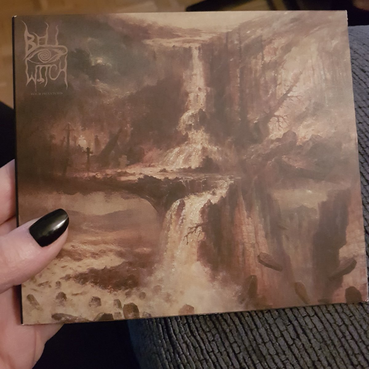 TheMetalheadBox's tweet photo. Sunday morning mood 🎶☕ #bellwitch #fourphantoms #bellwitchdoom #bellwitchband #metal #doommetal #themetalheadbox #profoundlorerecords https://t.co/3Q36jIRkqC