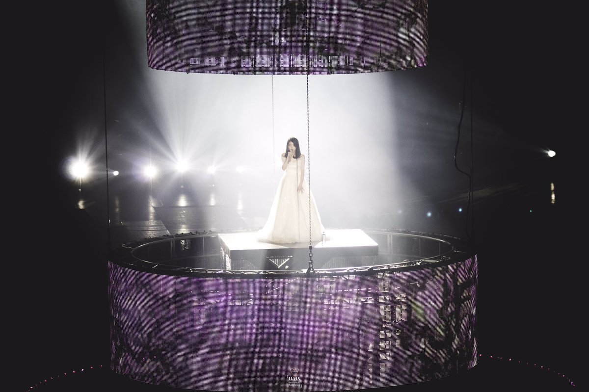 vivamo0711's tweet photo. 181118 dlwlrma 이지금 2018 아이유 10주년 투어 콘서트 서울 (@lily199iu) 직캠 by Vivamo 👼🏻👼🏻 https://t.co/wxIgArxULt