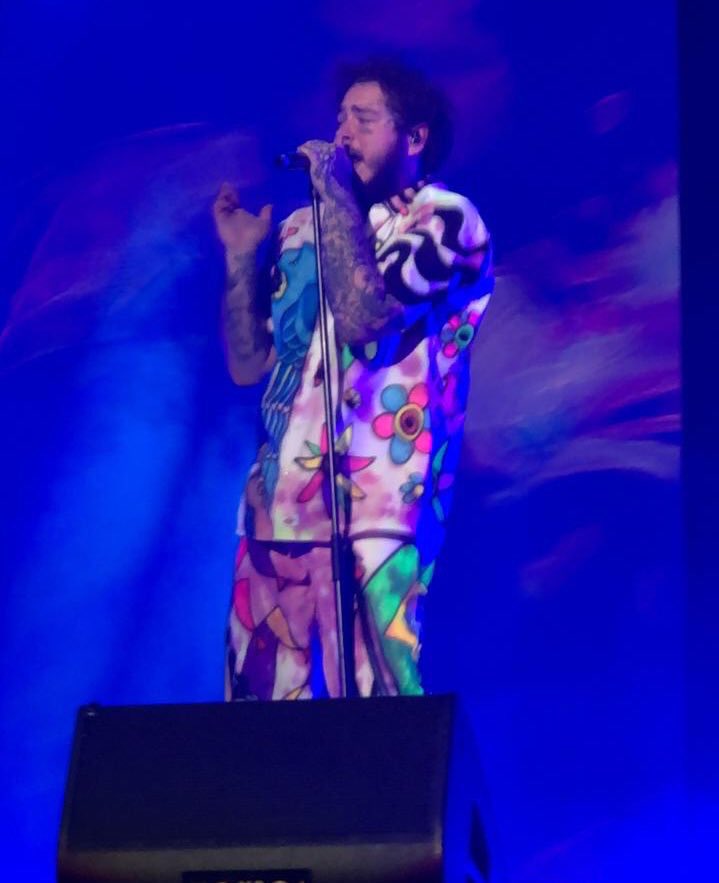 postmaloneBRAHQ's tweet photo. (01) Mais fotos de ontem (06/04) do show do post no #LollaBR https://t.co/DOKVnGlurH