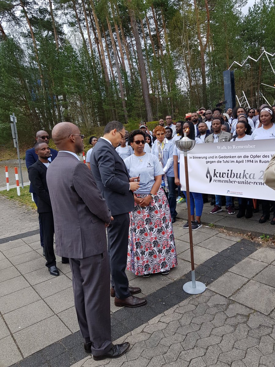 RwandaInGermany's tweet photo. @bnshimiyimana @RwandaRemembers @KwibukaRwanda @RwandaMFA @Cesar_Igor_ Amb. @Cesar_Igor_ light #UrumurirwIcyizere #UrumuriRutazima after #WalkToRemember2019 @RwandaRemembers @KwibukaRwanda @RwandaMFA @RwandaGov https://t.co/hiudioDBfi