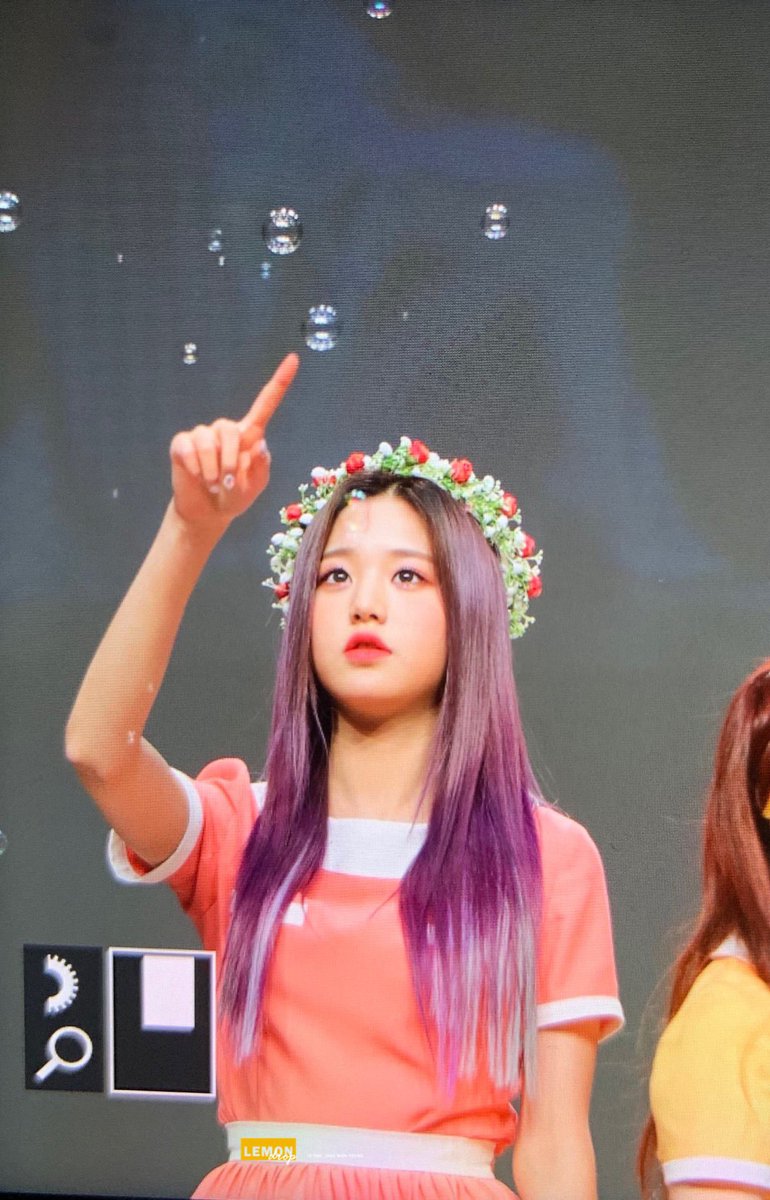 lemondrop0831's tweet photo. 190407 명동 팬싸인회 
#장원영 #원영 #ウォニョン
#아이즈원 #IZONE https://t.co/oFZgJGqLOe