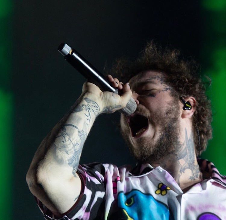postmaloneBRAHQ's tweet photo. (03) Mais fotos de ontem (06/04) do show do post no #LollaBR https://t.co/tBBodPsAgk