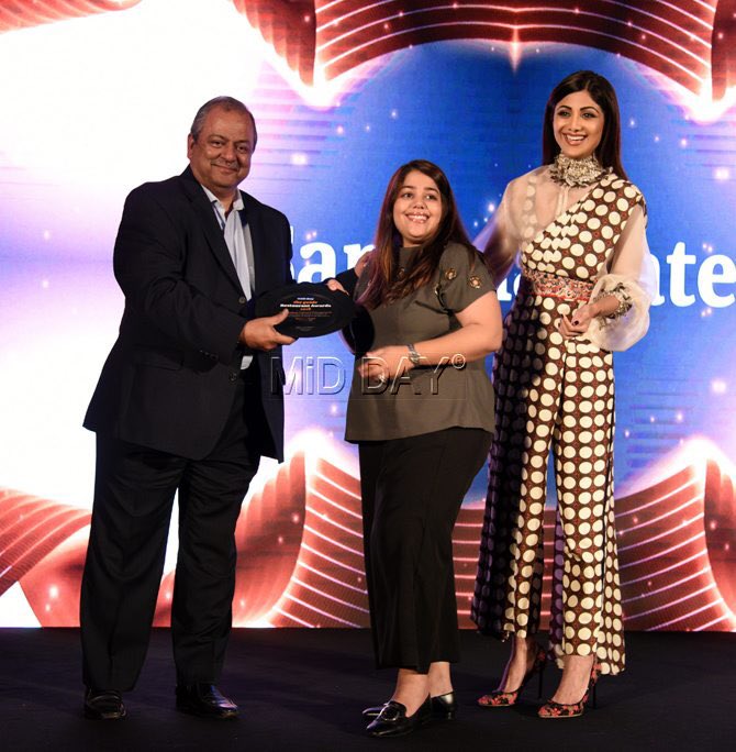 mid_day's tweet photo. As we gear up for the second edition of #MiddayGuideAwards, here’s a look at everything that happened last year!💙💥

#middayguideawards2019 #mumbaikafoodkingkaun @TheShilpaShetty @BoredBroacha @kunalvijayakar https://t.co/ISUXGfgUyZ