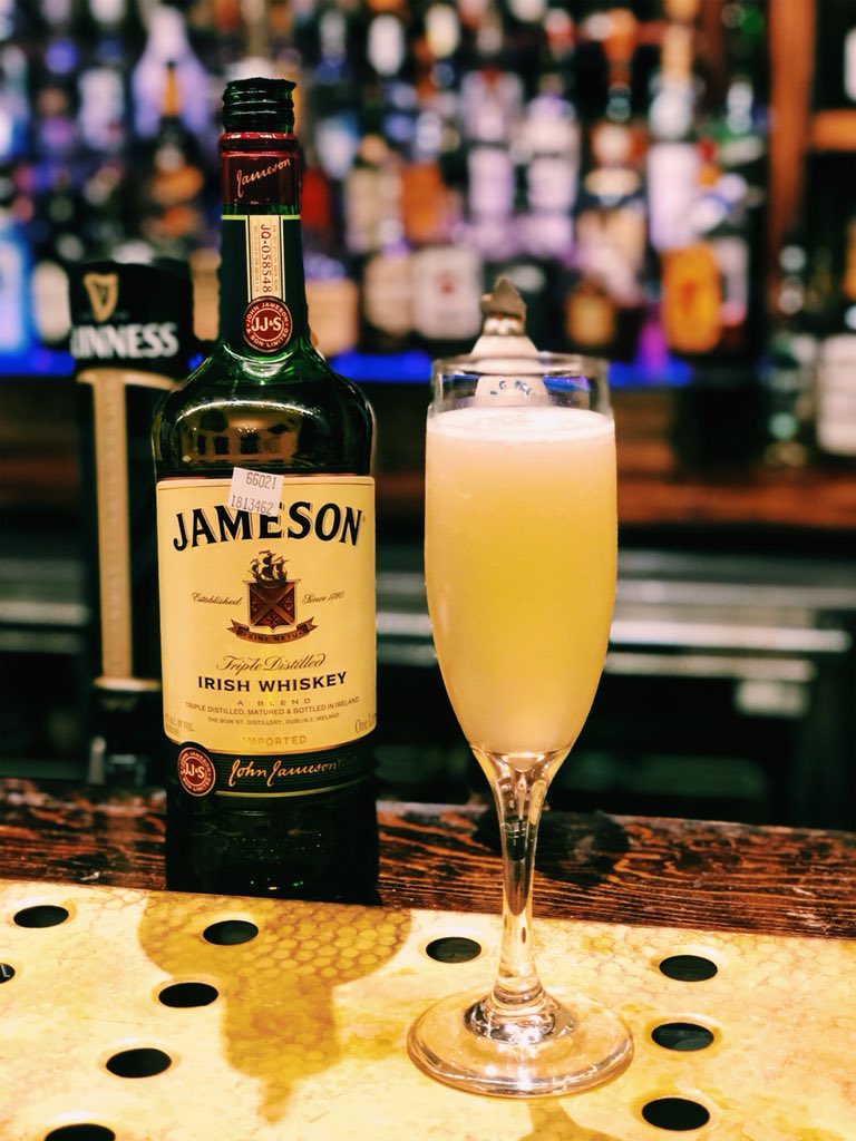 Make Sunday Sparkle with our Irish Spritzer! #sundayfunday #brunch #brunchcocktails #novaeats #dceats #vafoodie #novafoodie
