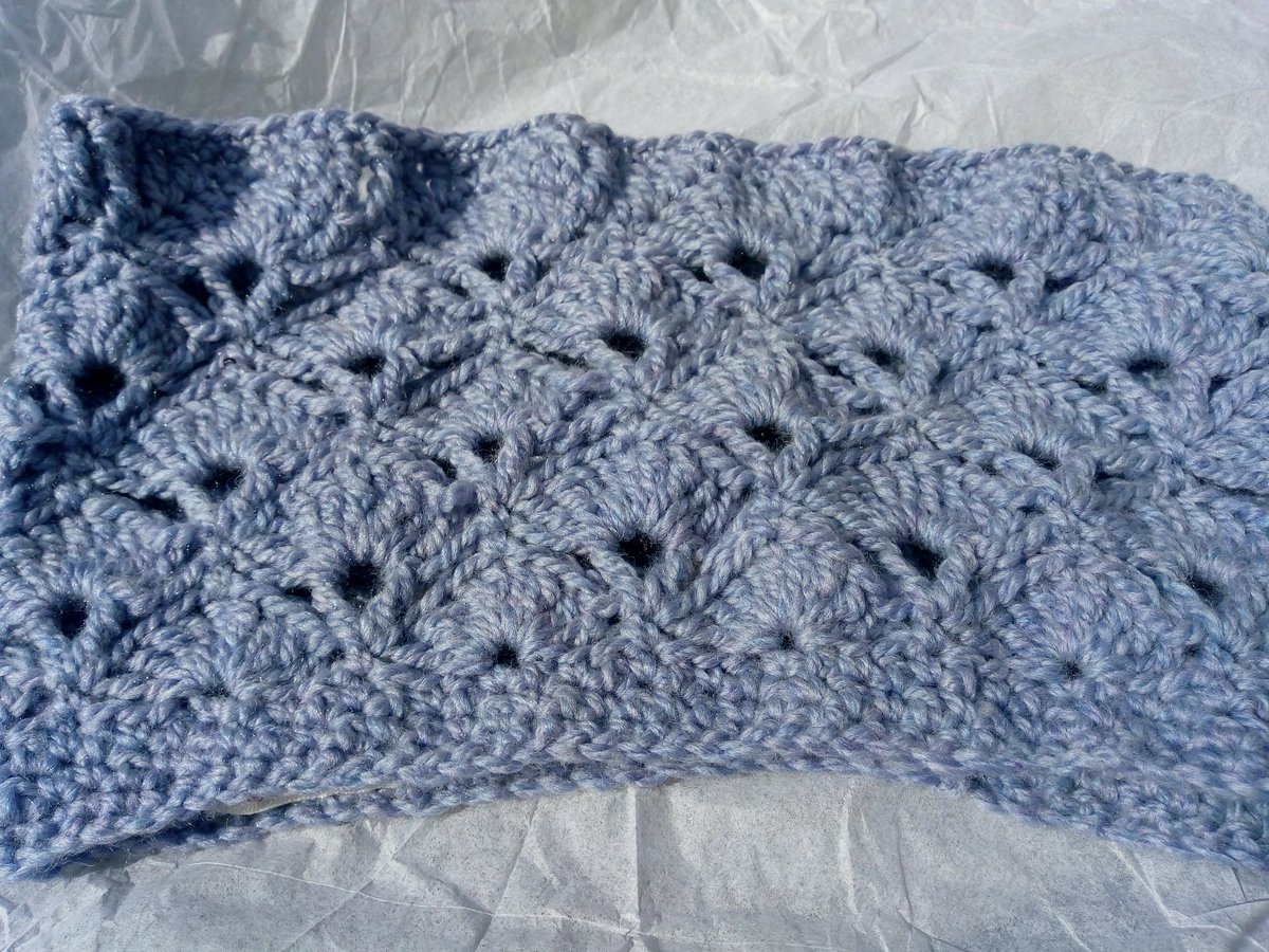 Gracieliz07's tweet image. Started this numerous times and have finally finished it! @silverpebble #MakingWinter Fennel Cowl. Yarn from #WoolOnTheExe @Devon_Exeter #Makingmakesmehappy