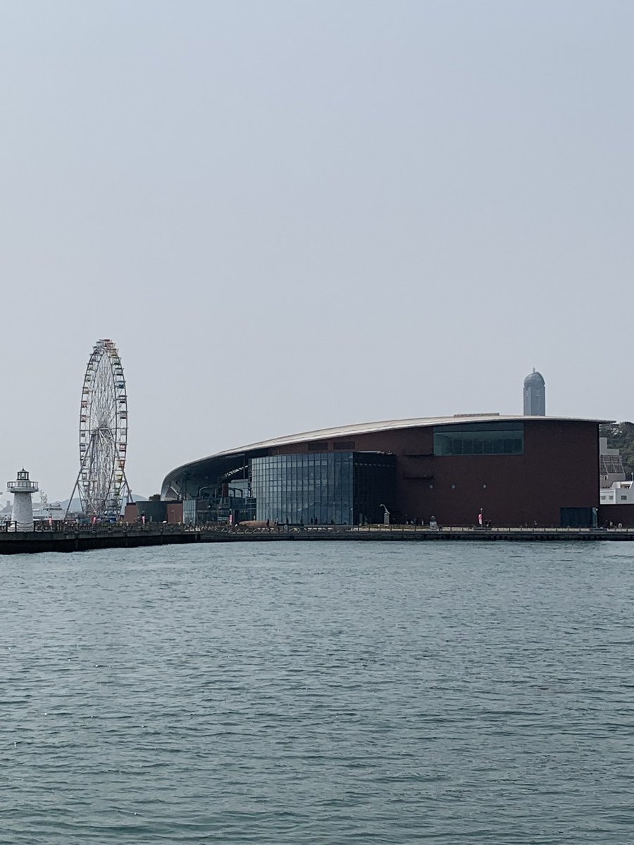 ぴんくぱんだ 本物 今日は時間あったので 小倉駅から下関駅まで15分くらい 下関駅からバスで10分くらいだから ちょっと 唐戸市場まで行ってお昼を食べた 海響館 水族館 も行きたかった