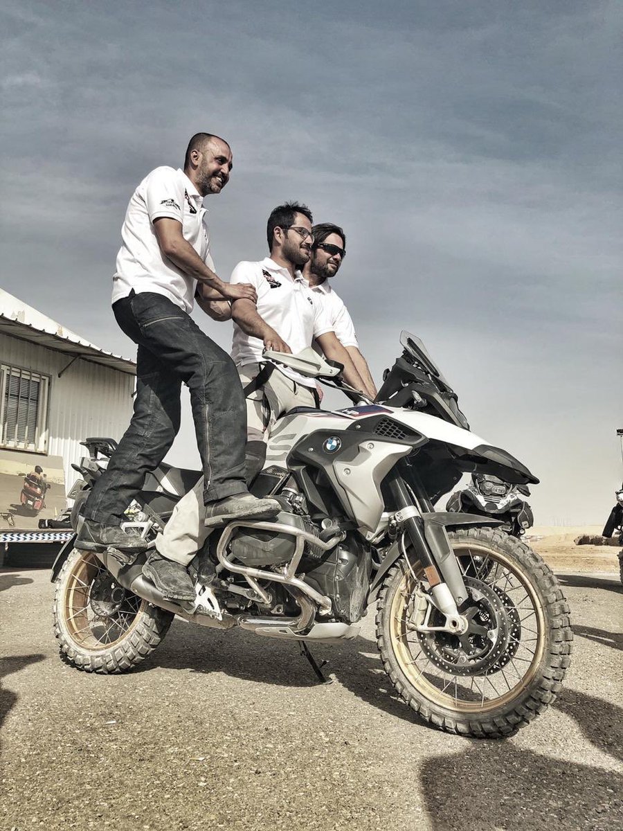 _SBTeam's tweet photo. 🥇يبارك فريق سعودي بايكرز🥇

عضو الفريق الكابتن عادل البدر

بفوزه في تصفيات بطولة التروفي بي ام دبليو

#bmw_trophy #bmw_gs #bmwgstrophy #bmwmotorrad #gstroph #bmwtrophyqualifier #bmw_trophy_qualifier https://t.co/OfsTTItlbK