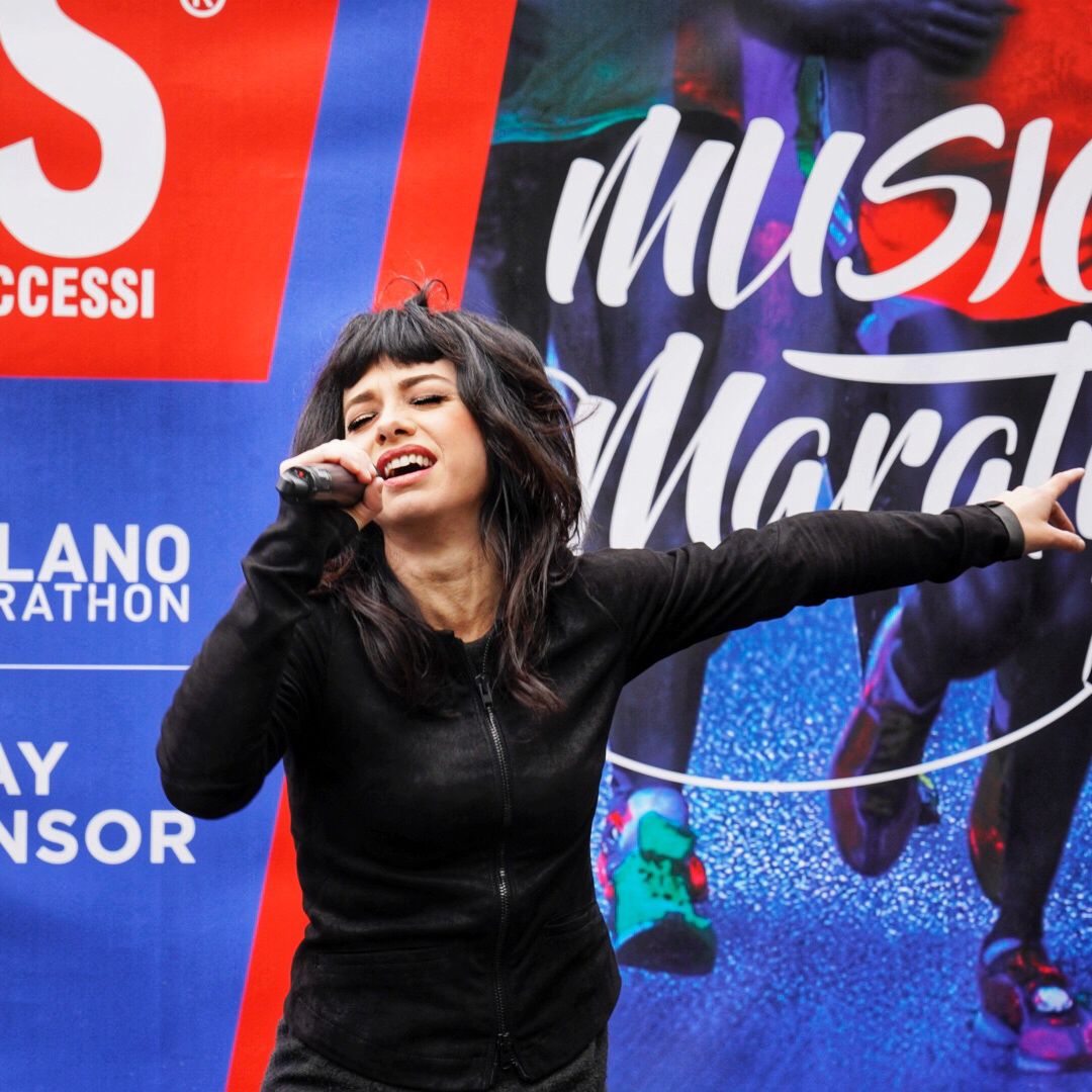 RDS_official's tweet photo. La #RDSMusicMarathon suona “Più forte” 🎶🎵 con la voce di @ManuDolcenera! Su FB trovate i momenti più belli della sua esibizione durante la @milanomarathon 👉🏻 https://t.co/1hYz1jRPi4 #MilanoMarathon https://t.co/9PIN5kk5aK