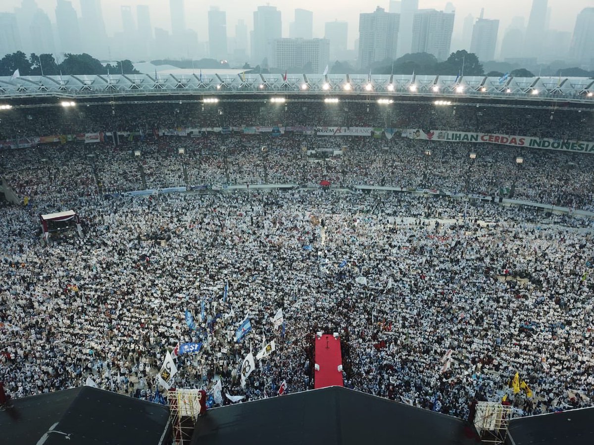 Terima kasih kepada seluruh masyarakat yang telah hadir dari dini hadi tadi, bahkan sudah ada yang datang sejak kemarin malam dari luar kota. Alhamdulillah, acara berjalan dengan sangat lancar, bangga melihat masyarakat menjaga ketertiban &amp; kebersihan di sekitar tempat acara.