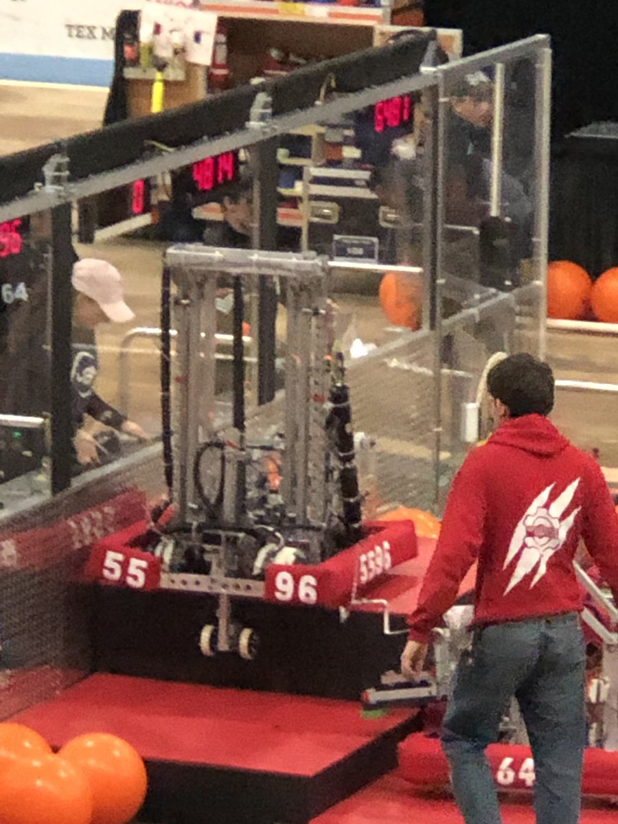 5596Robotics's tweet image. Day #2. And that’s the climb for 12 points!!!! #Frcteam5596 #roboticscompetition #FRC