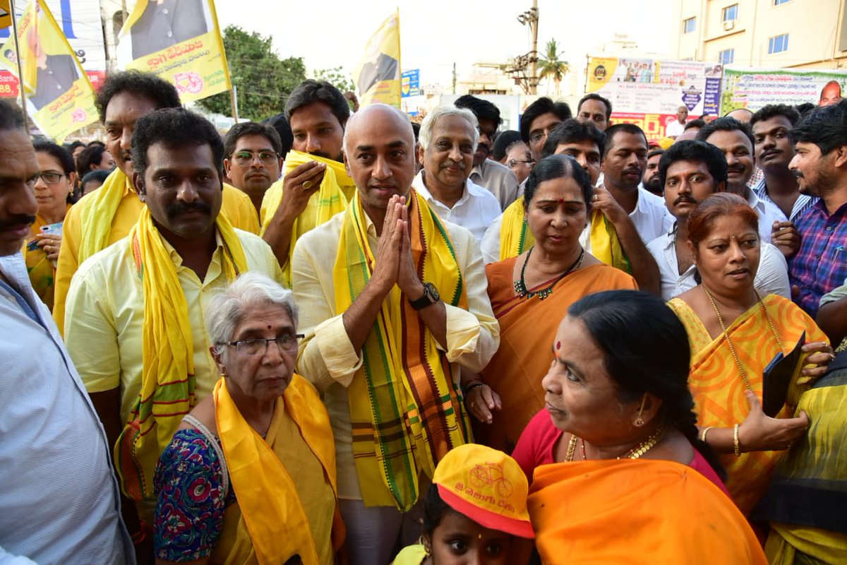 JayGalla's tweet photo. I thank the ladies of Guntur for showing your confidence in me and TDP in today’s Women’s Rally in Guntur. Your strength and support is invaluable for the state and we will not let you down. #VoteForCycle #VoteForTDP #GunturWithGalla #Mission150+ #CleanImage #2019Elections https://t.co/7XR4t8D32A