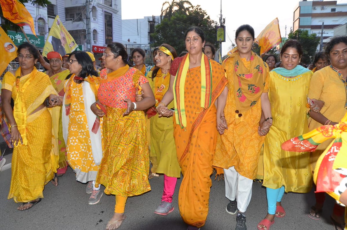 JayGalla's tweet photo. I thank the ladies of Guntur for showing your confidence in me and TDP in today’s Women’s Rally in Guntur. Your strength and support is invaluable for the state and we will not let you down. #VoteForCycle #VoteForTDP #GunturWithGalla #Mission150+ #CleanImage #2019Elections https://t.co/7XR4t8D32A